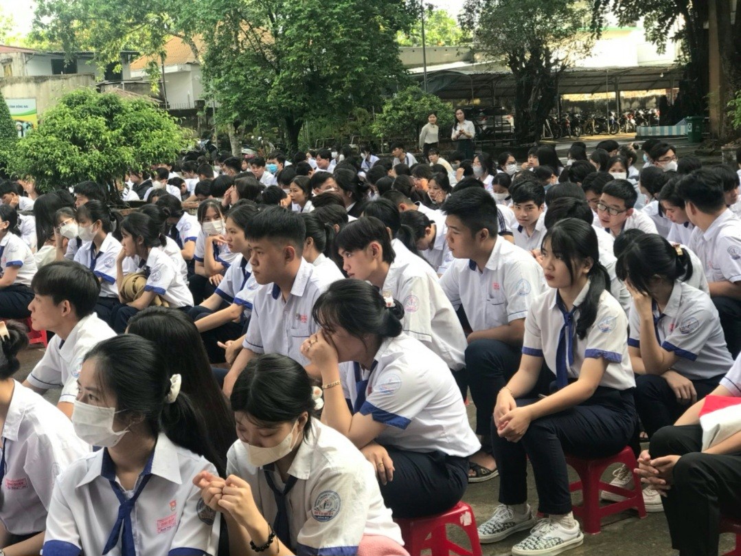 TVPĐD Đồng Nai-Hướng nghiệp nghề cho học sinh trường THPT Vĩnh Cửu, Đồng Nai